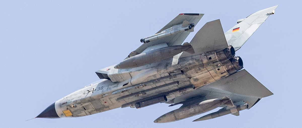 Uno de los cazabombarderos Panavia Tornado de la Luftwaffe, especializado en ERC. (foto OTAN)